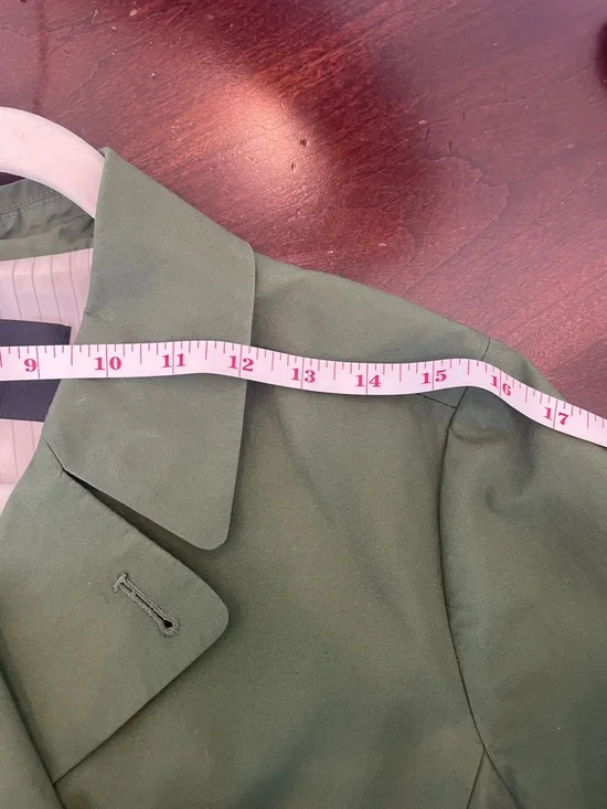 J. Crew Cropped Double-Breasted Trench Coat. Lined w/front pockets. Great color - Picture 11 of 11